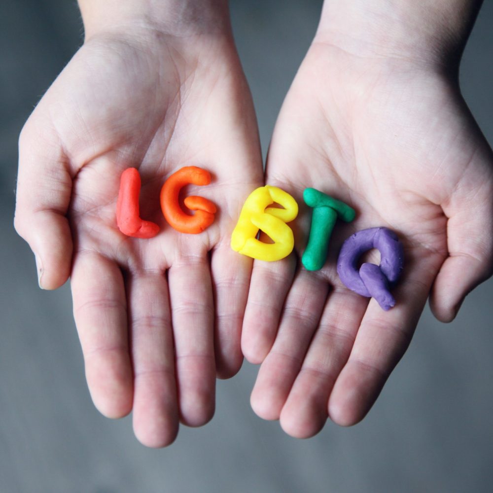 LGBTQ in bunten Buchstaben